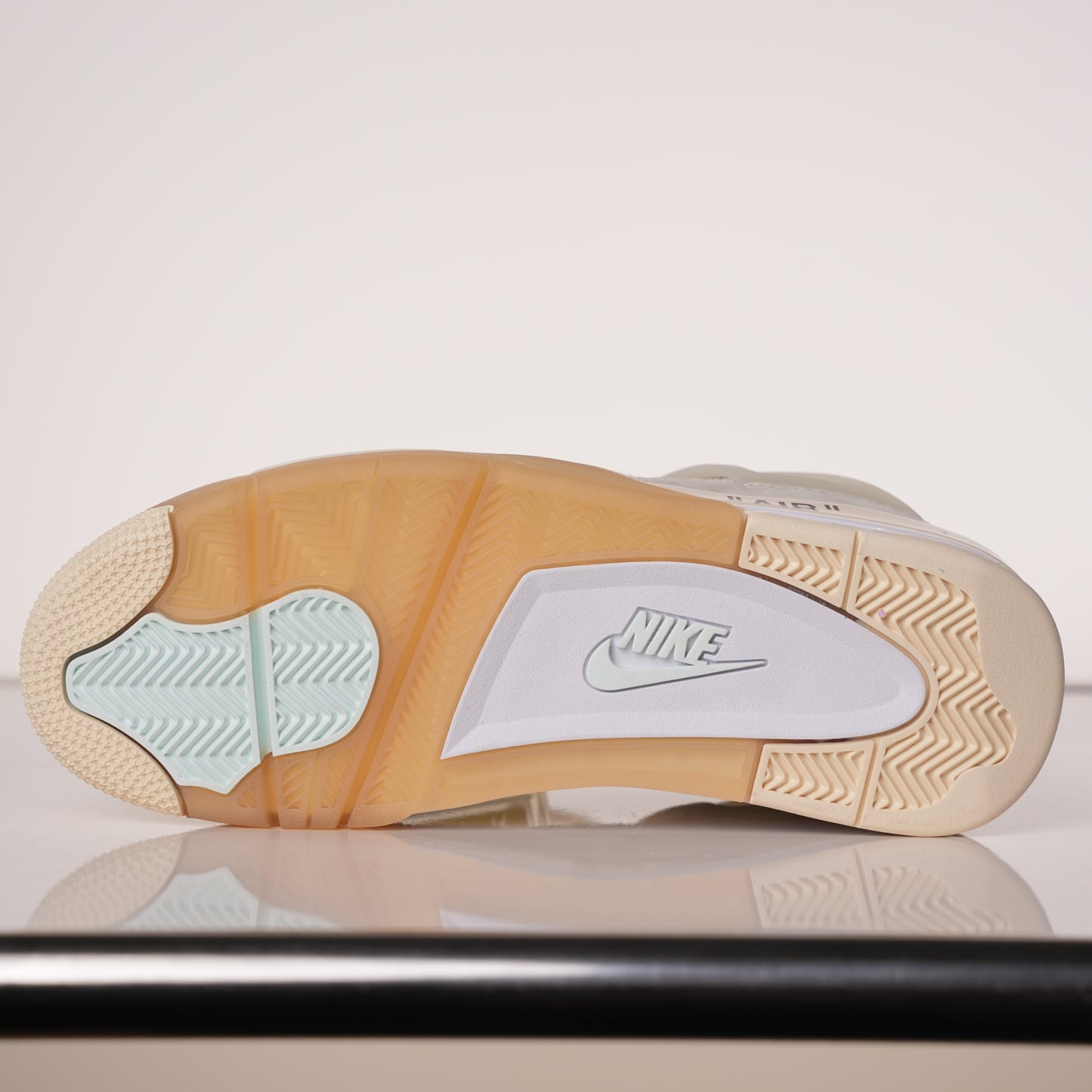 Air Jordan 4 Retro Off-White Sail CV9388-100