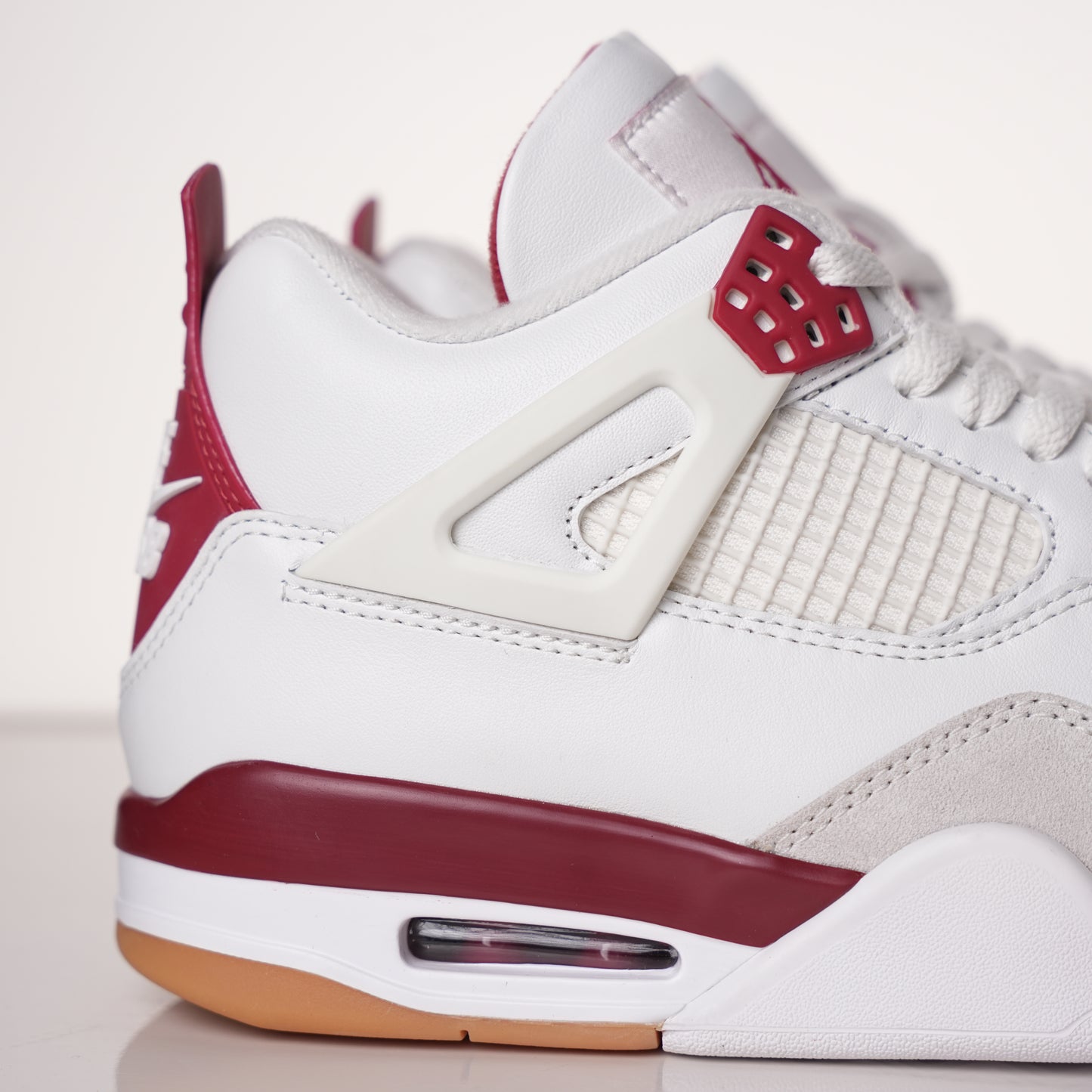 AiR Jordan 4 Retro SB Varsity Red