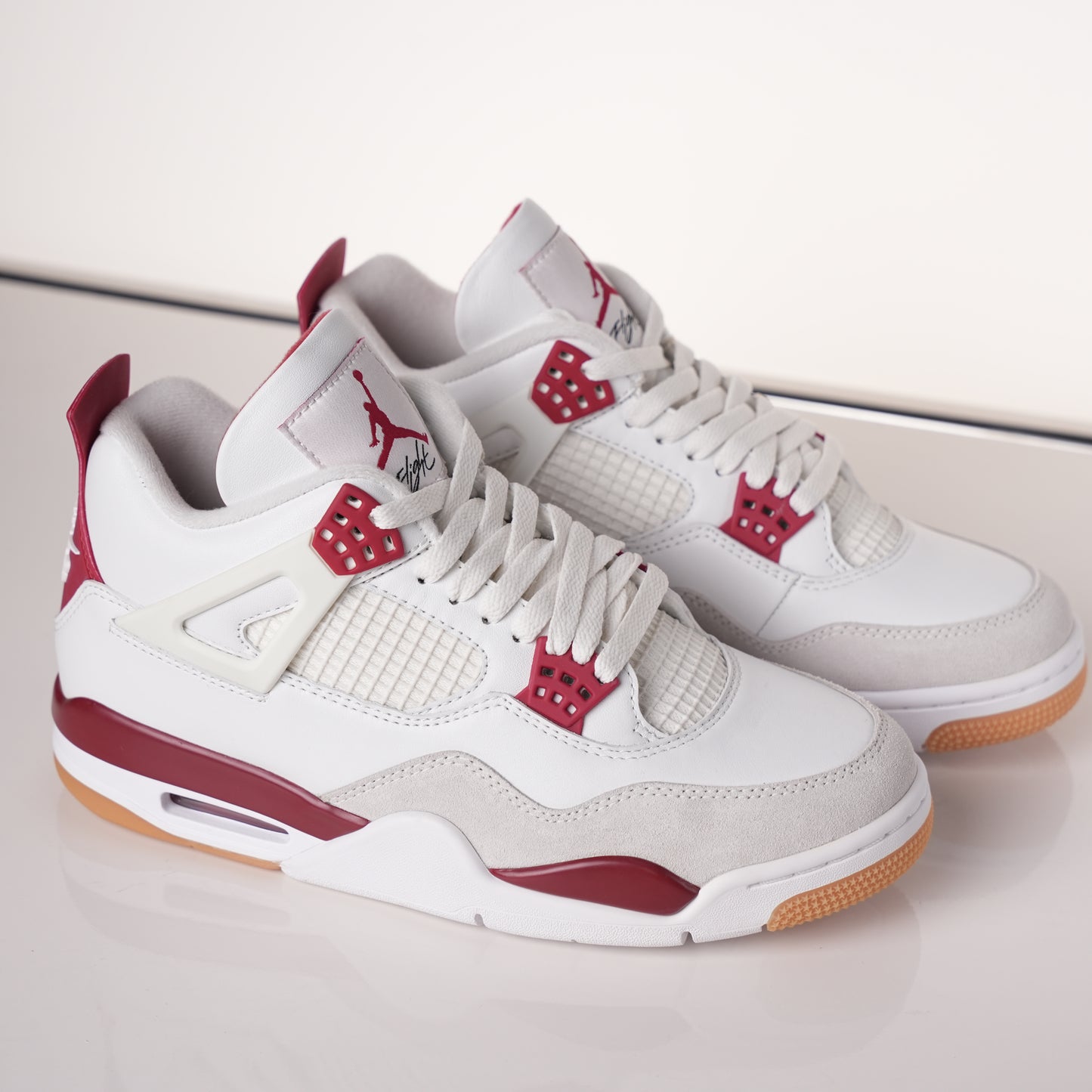 AiR Jordan 4 Retro SB Varsity Red