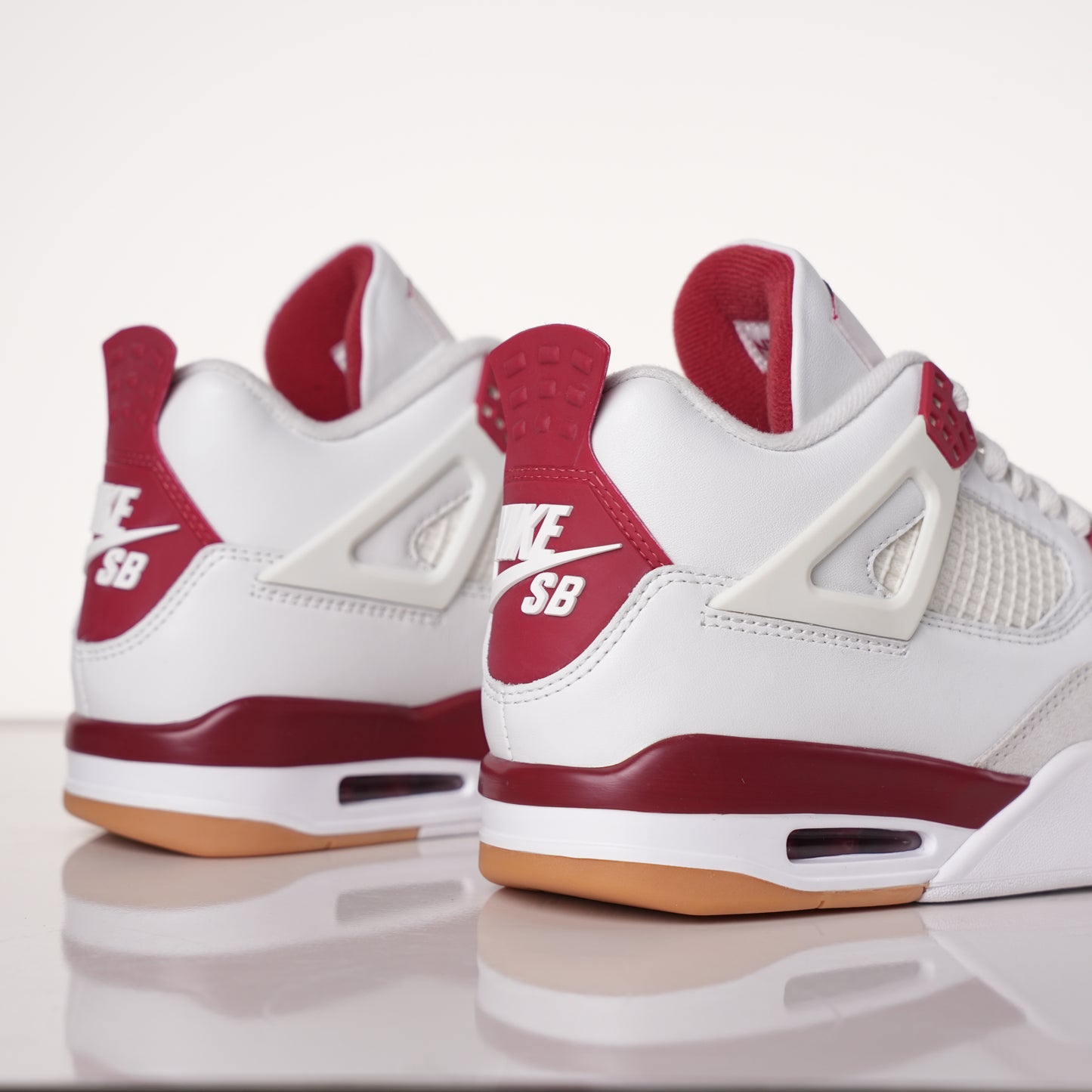 AiR Jordan 4 Retro SB Varsity Red