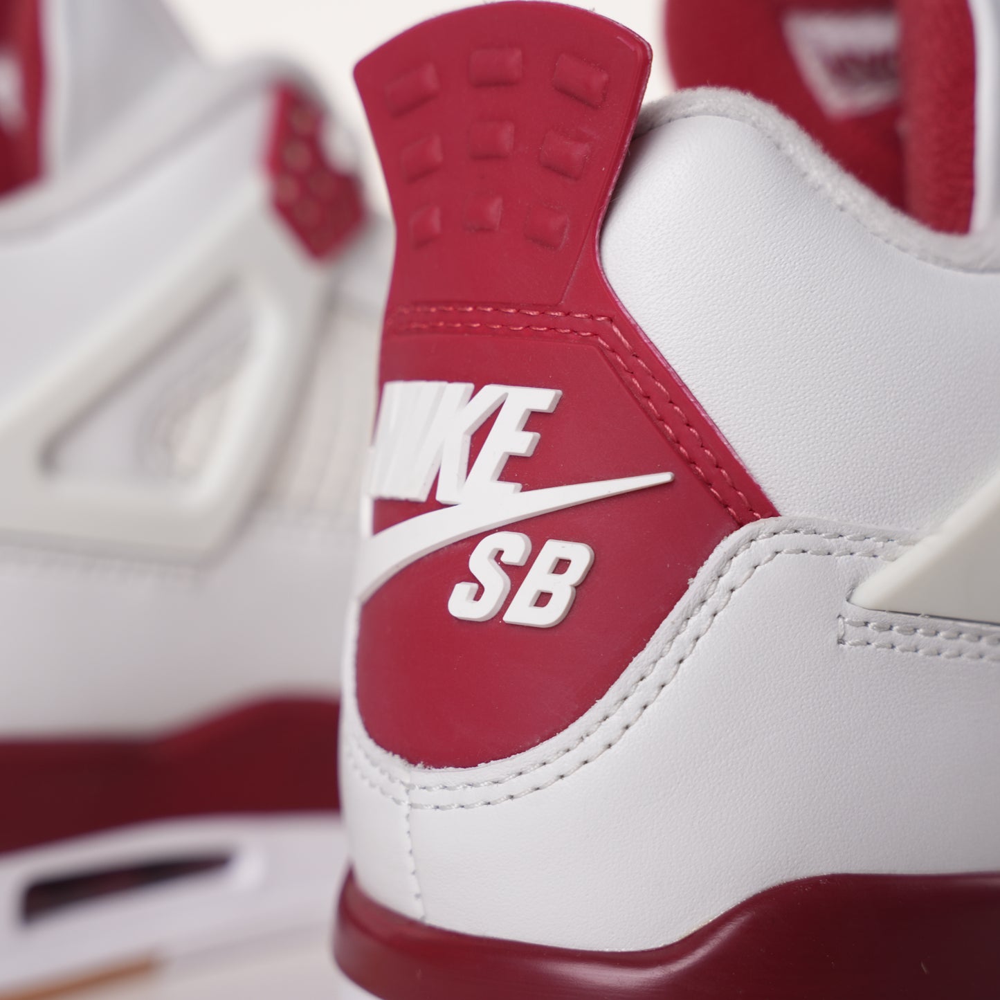 AiR Jordan 4 Retro SB Varsity Red