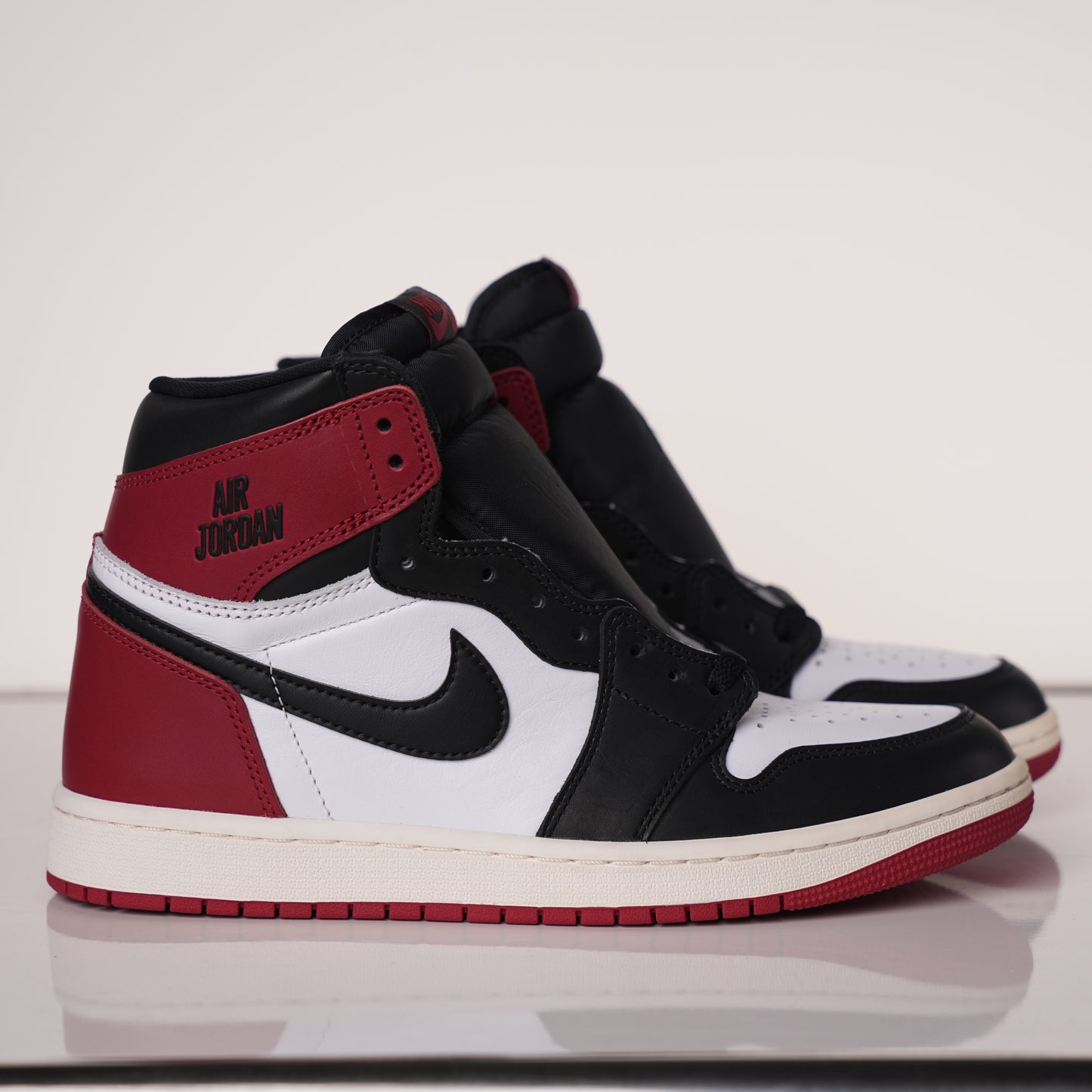 Air Jordan 1 Retro High Satin Black Toe