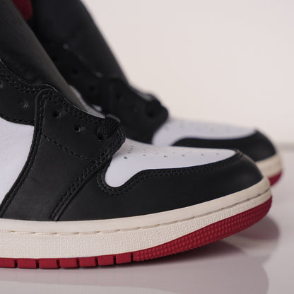 Air Jordan 1 Retro High Satin Black Toe