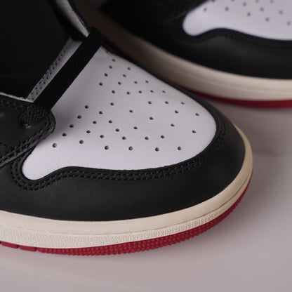 Air Jordan 1 Retro High Satin Black Toe