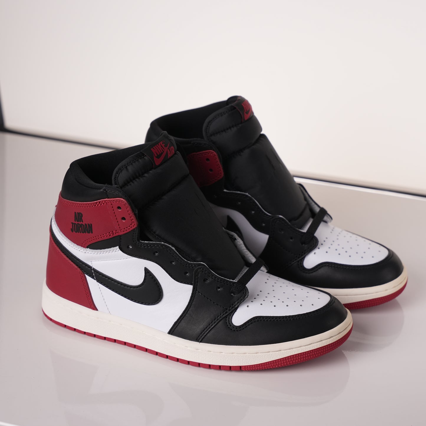 Air Jordan 1 Retro High Satin Black Toe