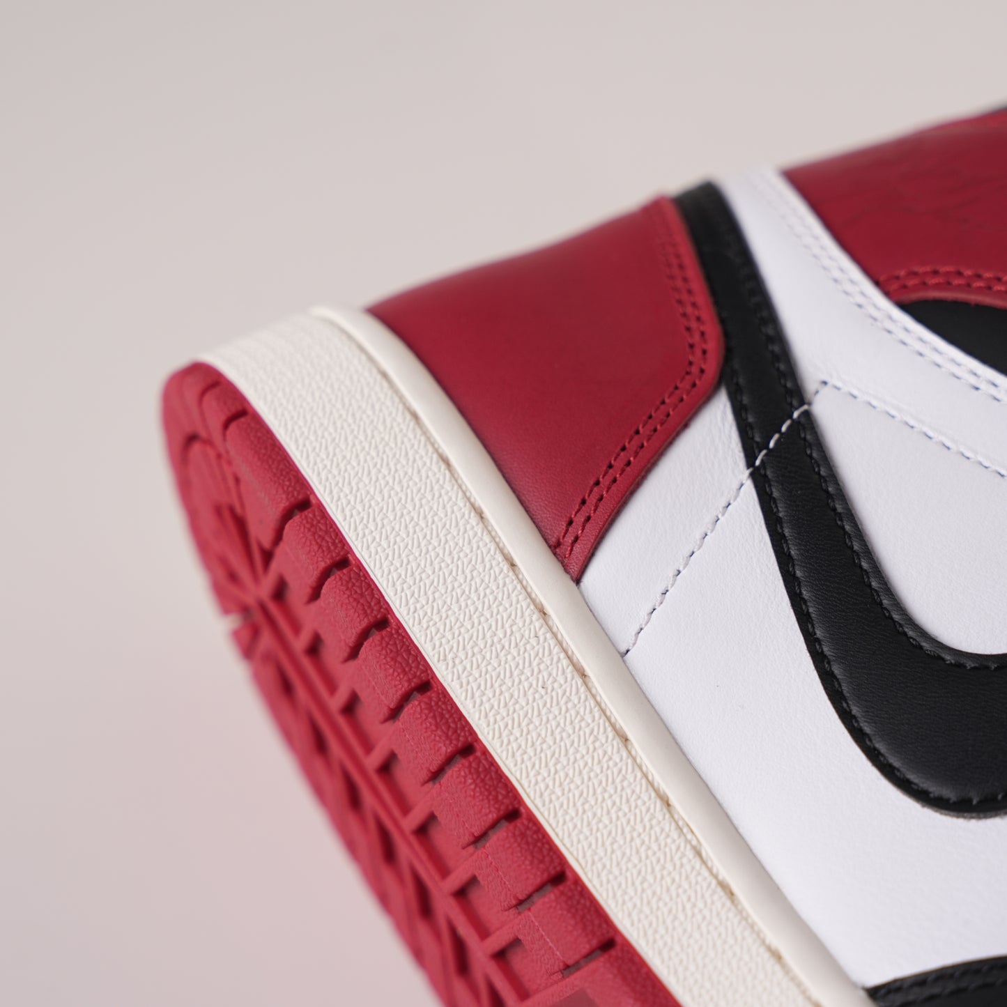 Air Jordan 1 Retro High Satin Black Toe