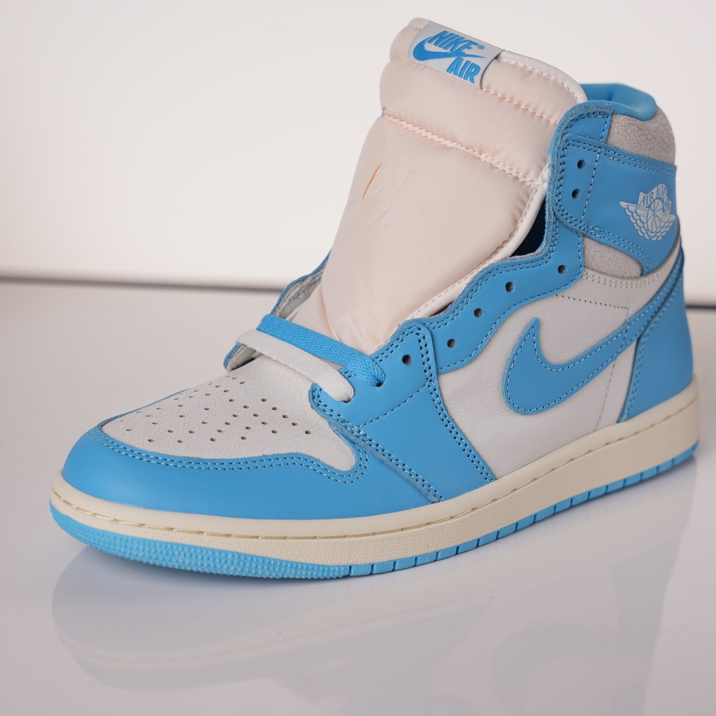 Air Jordan 1 Retro UNC