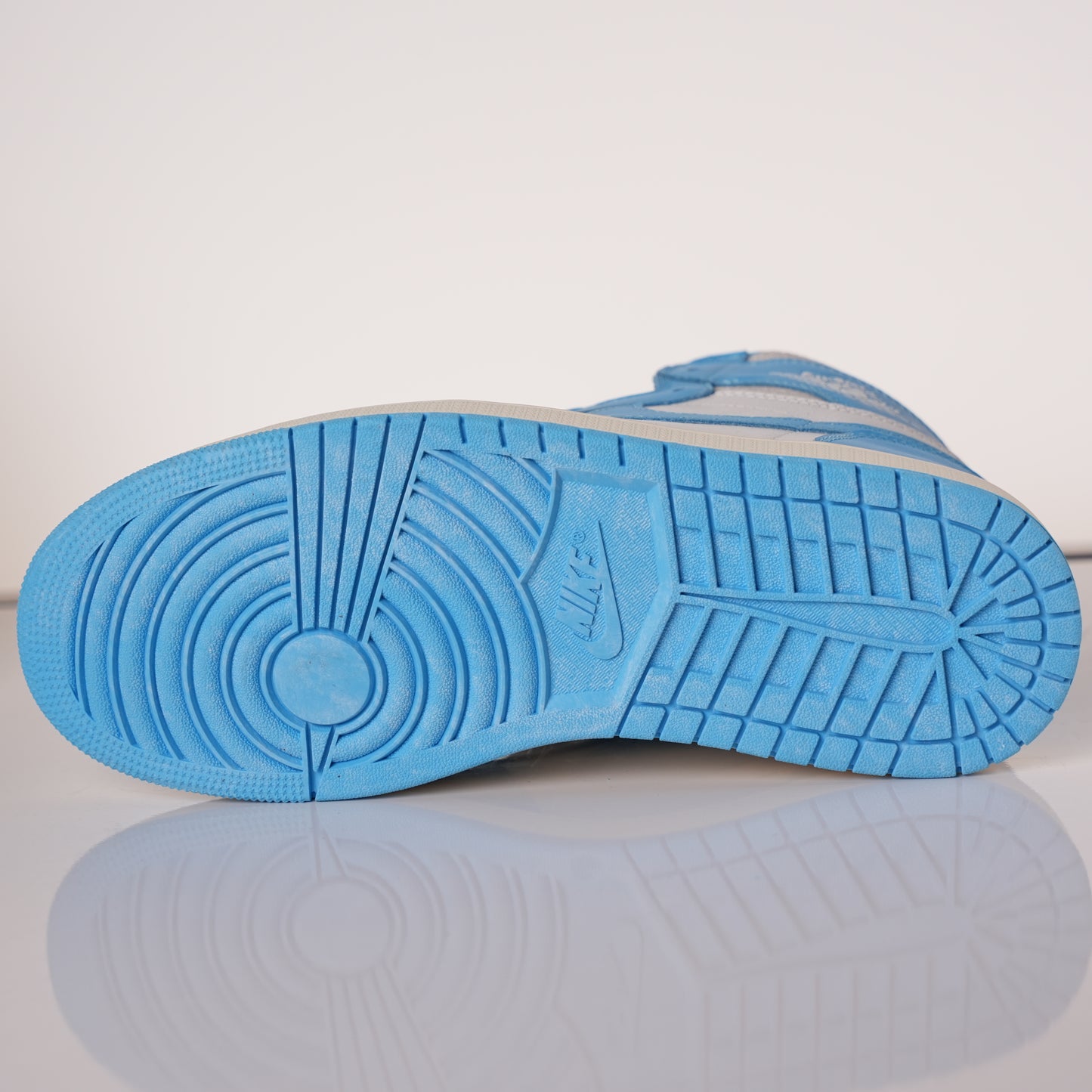 Air Jordan 1 Retro UNC