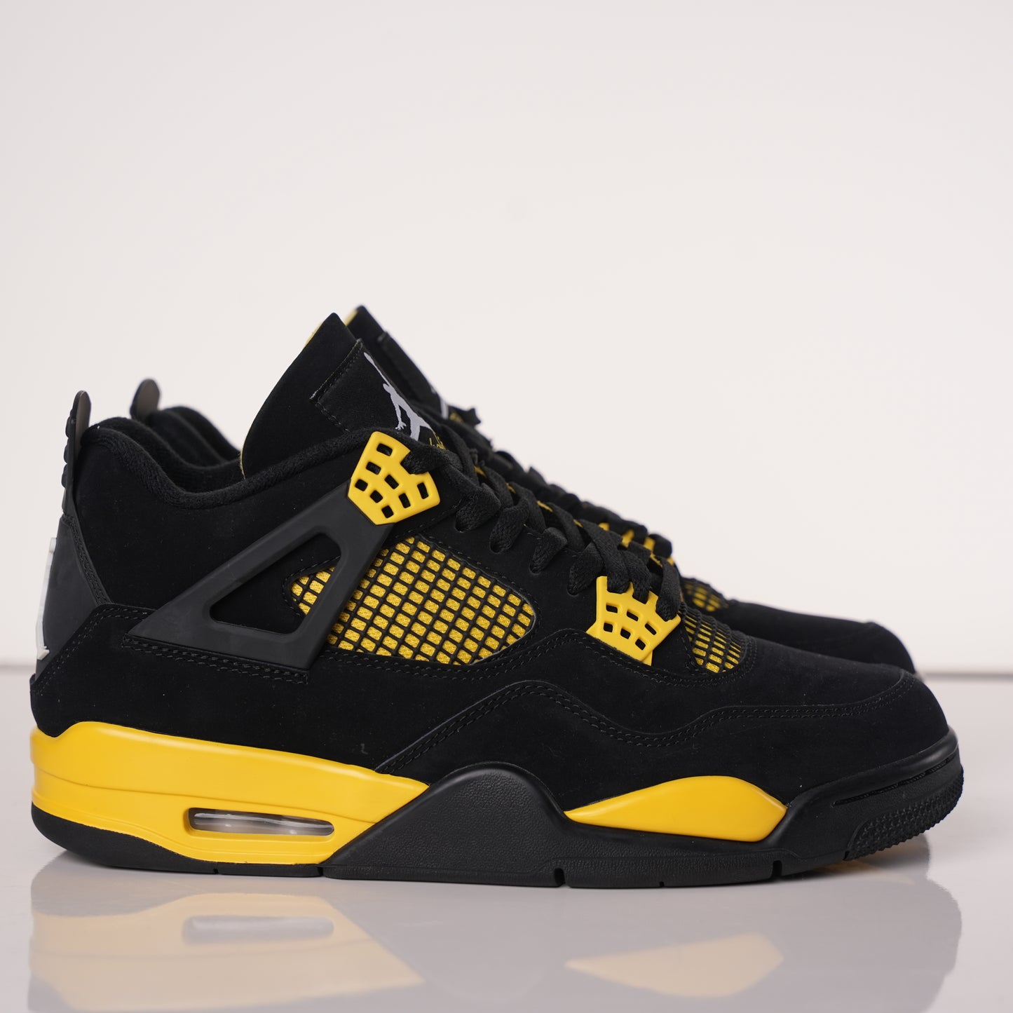 Air Jordan 4 Thunder