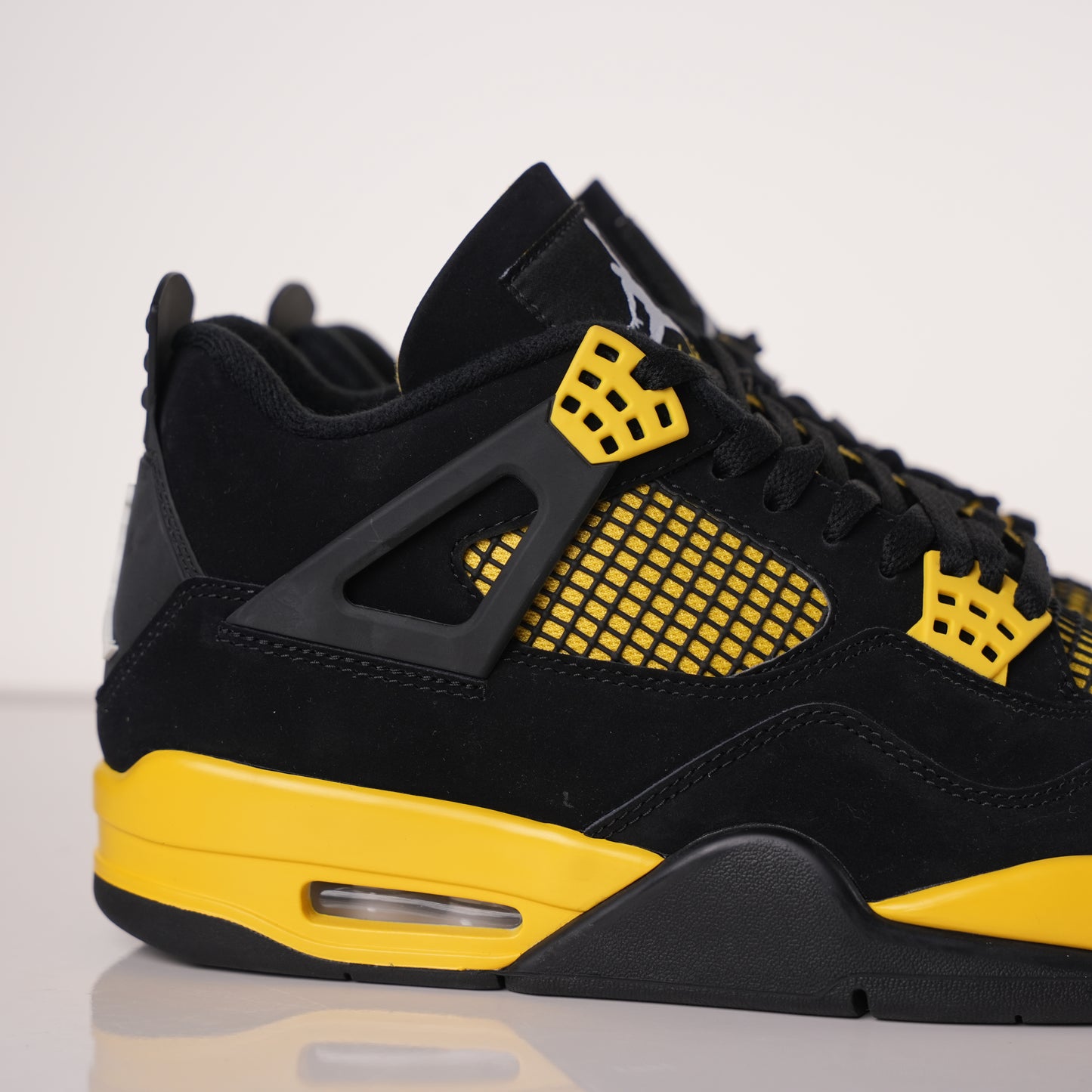 Air Jordan 4 Thunder