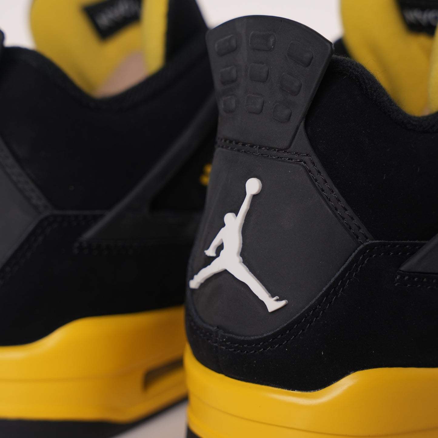 Air Jordan 4 Thunder