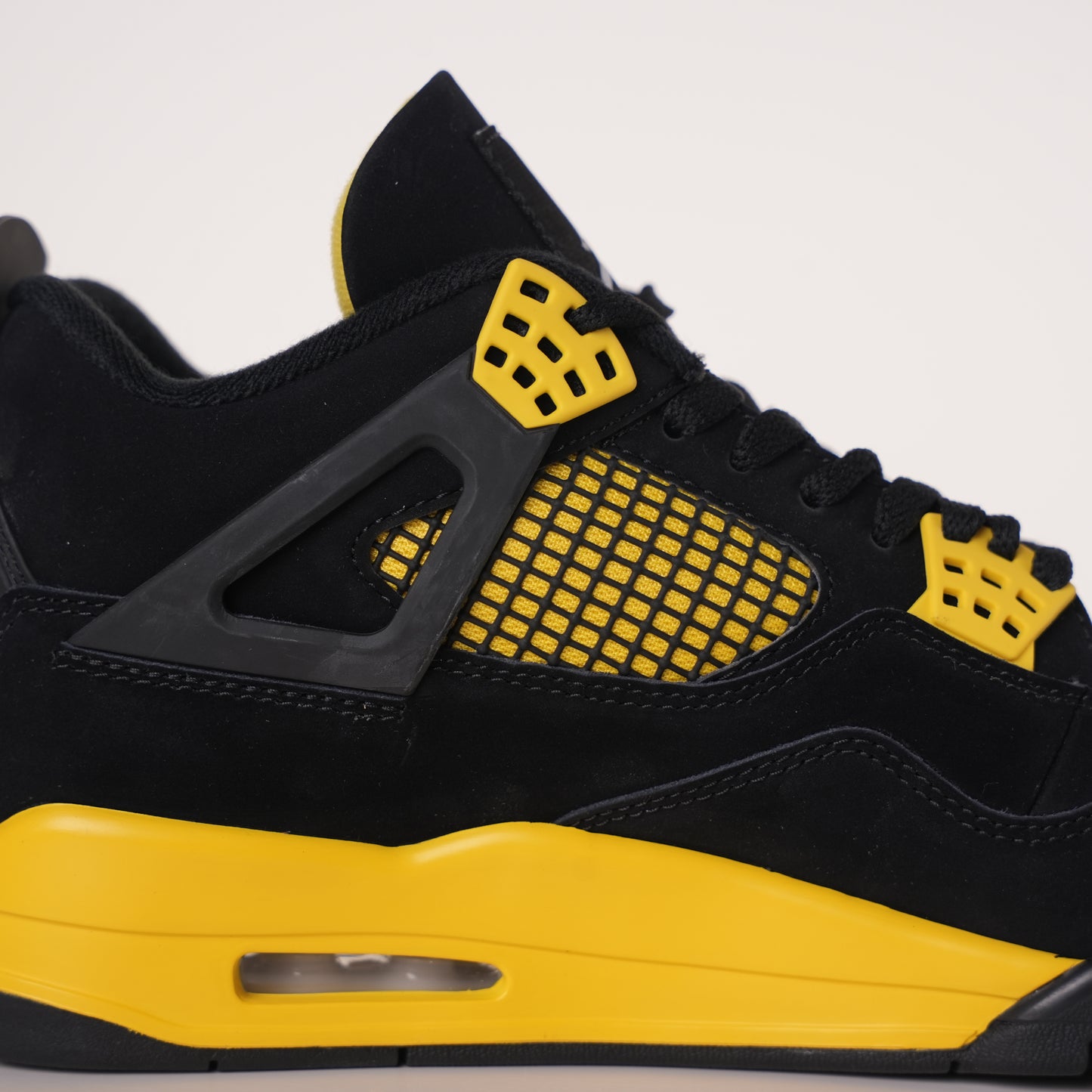 Air Jordan 4 Thunder