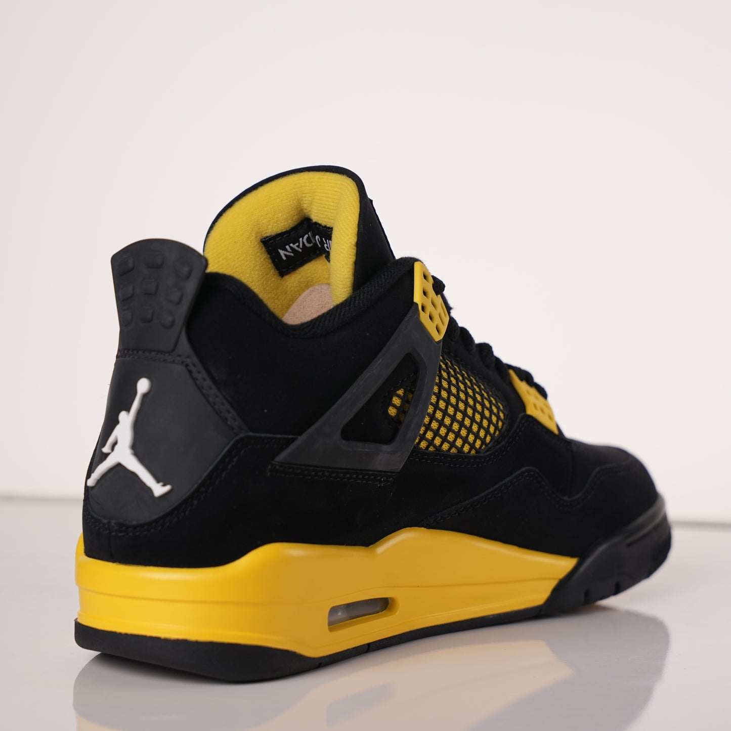Air Jordan 4 Thunder