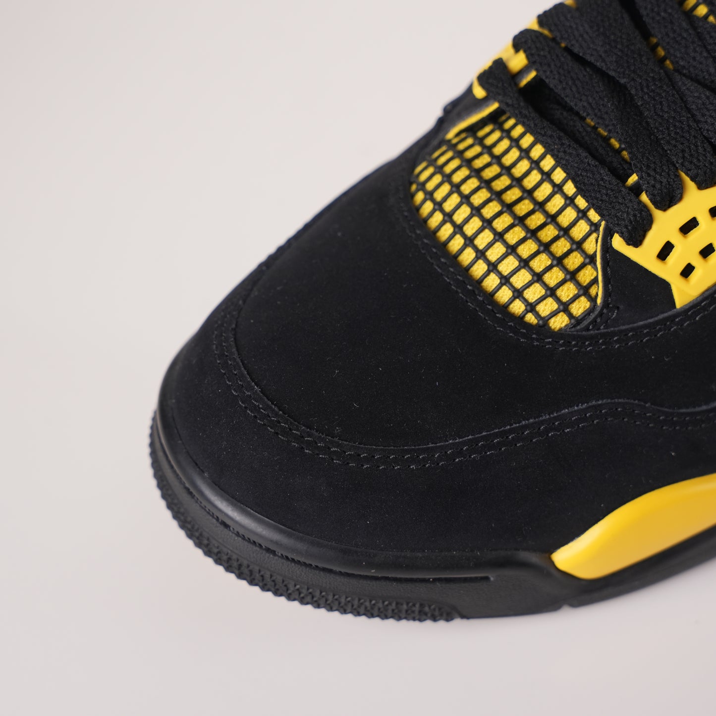 Air Jordan 4 Thunder