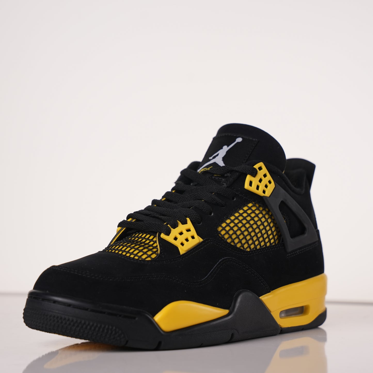 Air Jordan 4 Thunder