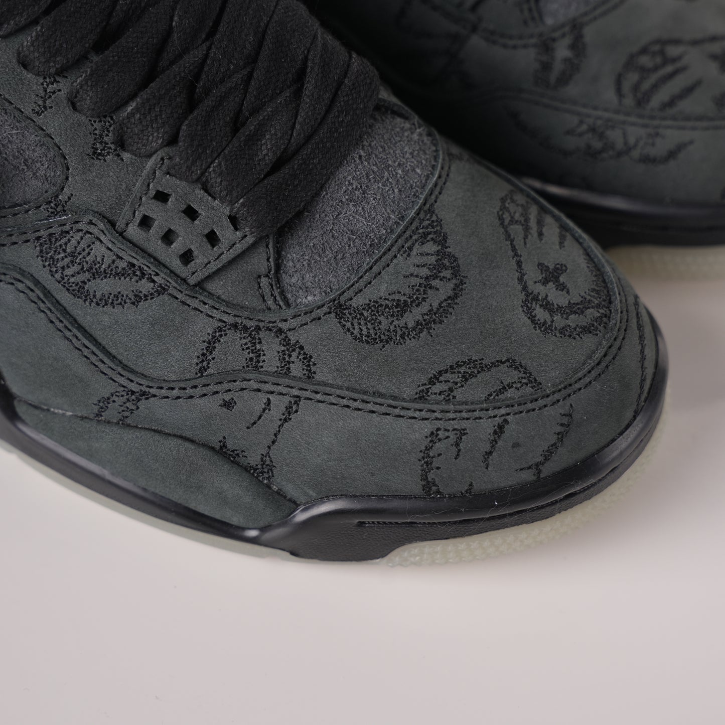 Air Jordan 4 Retro Kaws Black