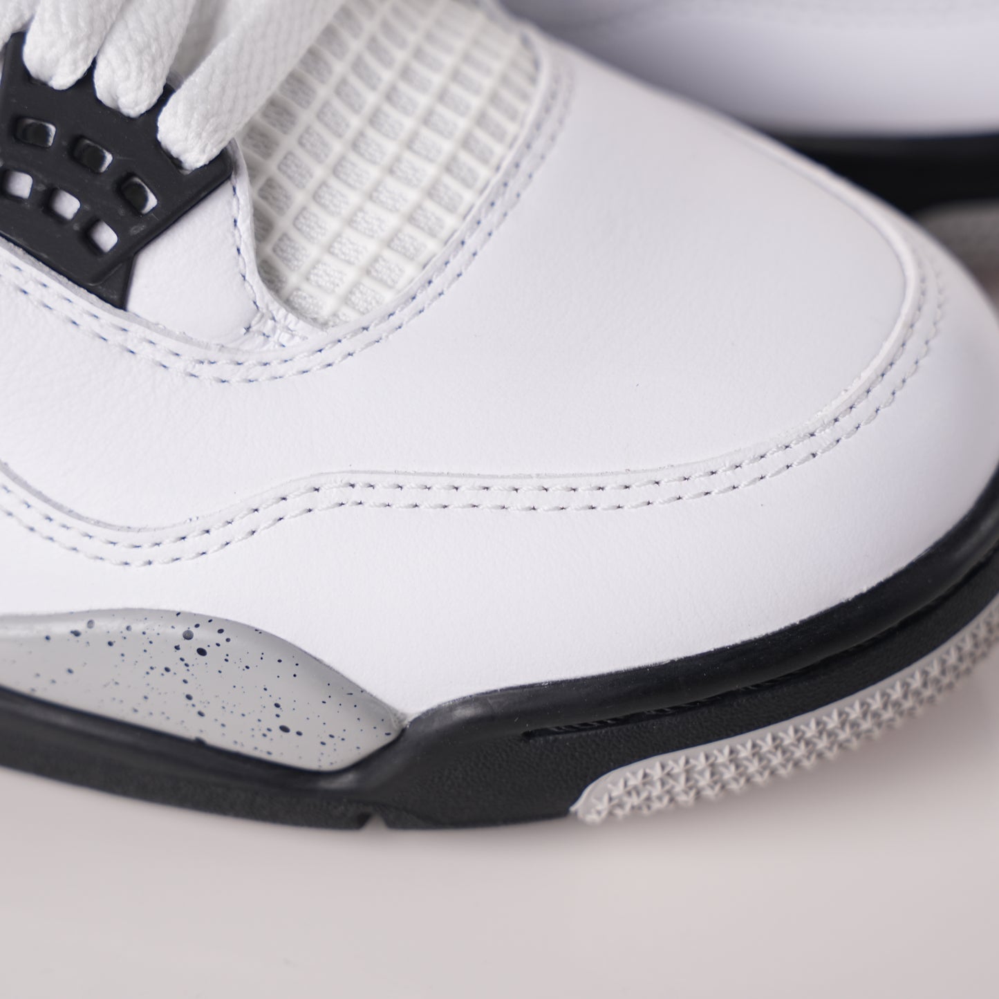 Air Jordan 4 Retro White Cement