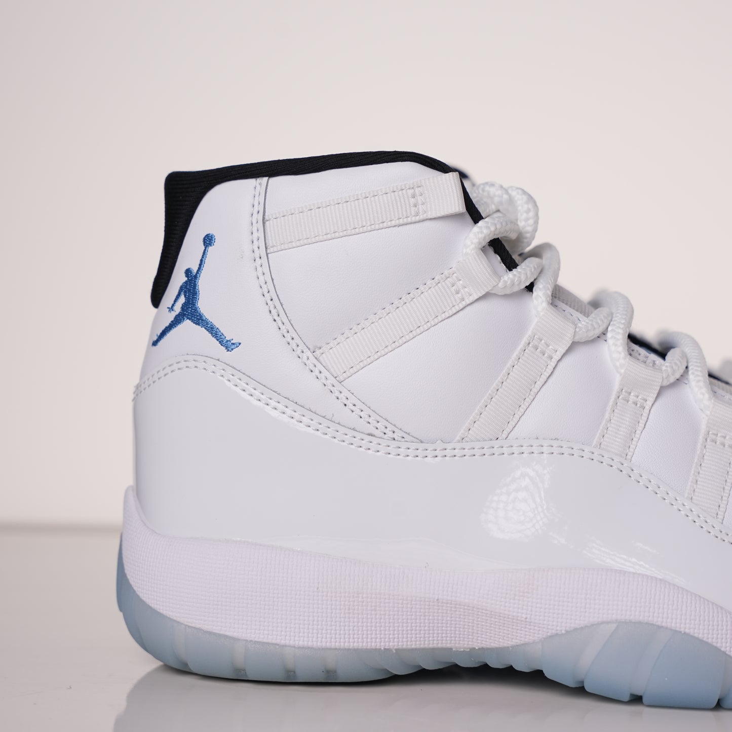 Air Jordan 11 Retro Legend Blue