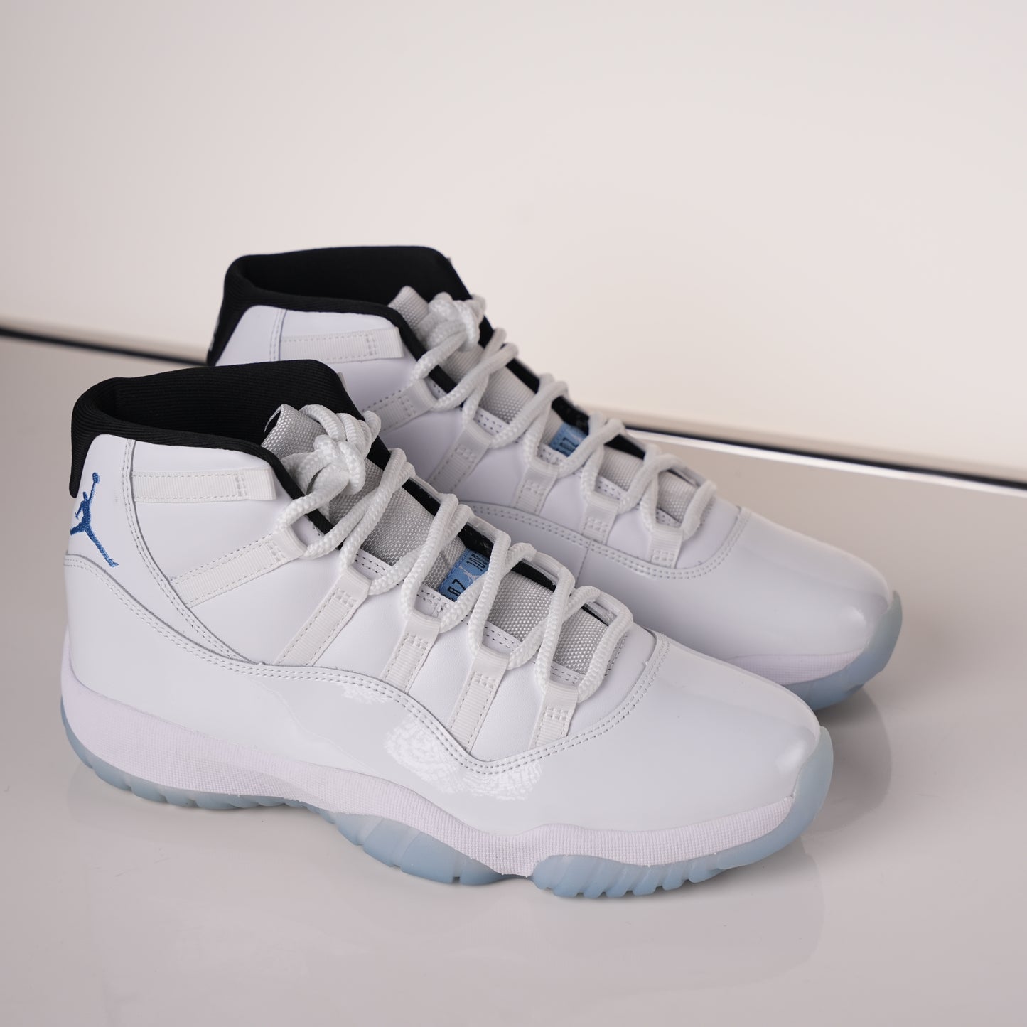 Air Jordan 11 Retro Legend Blue