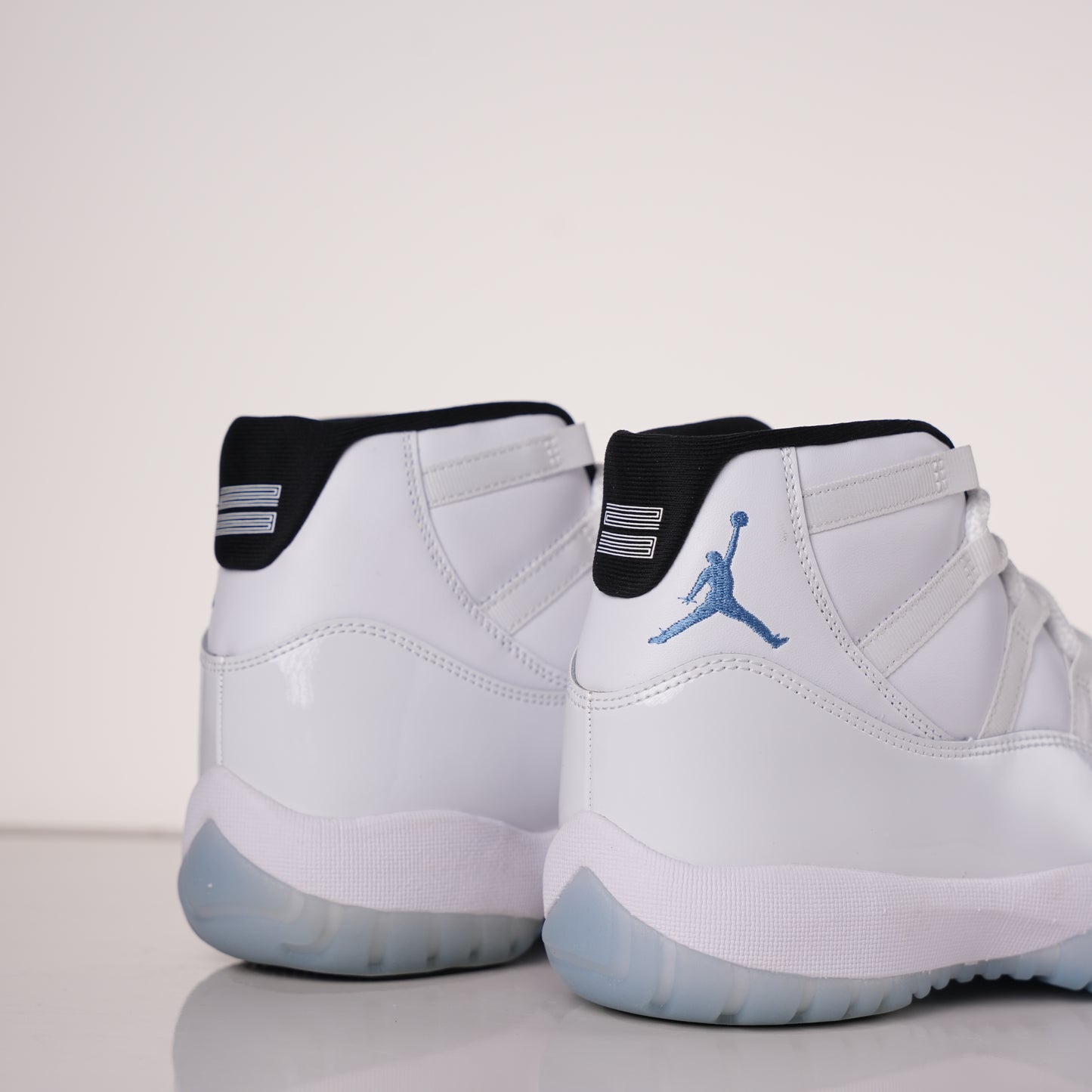 Air Jordan 11 Retro Legend Blue