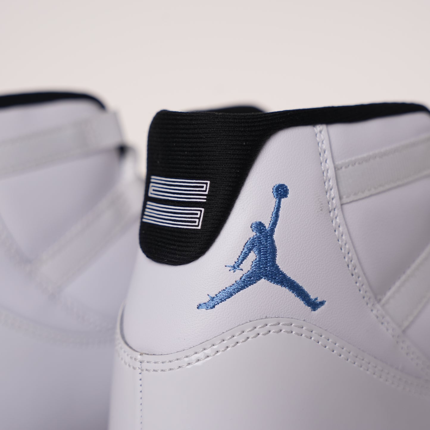 Air Jordan 11 Retro Legend Blue