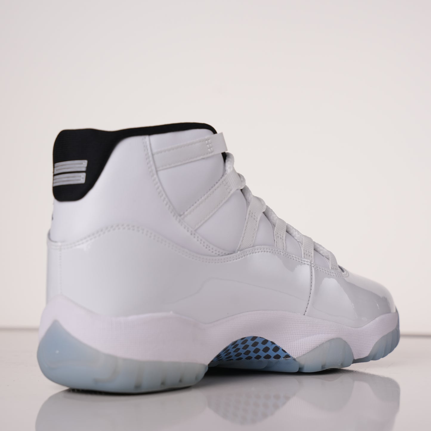 Air Jordan 11 Retro Legend Blue
