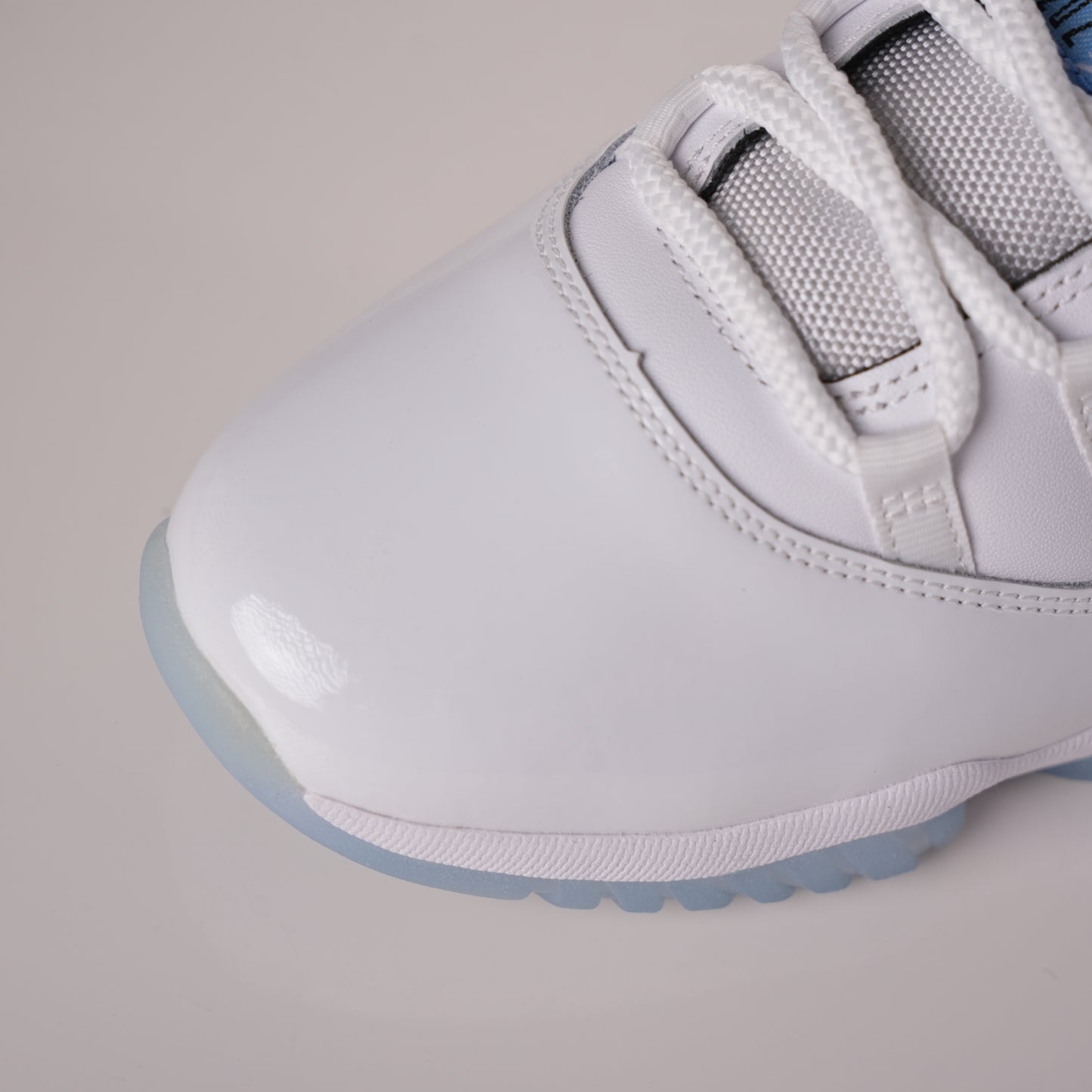 Air Jordan 11 Retro Legend Blue