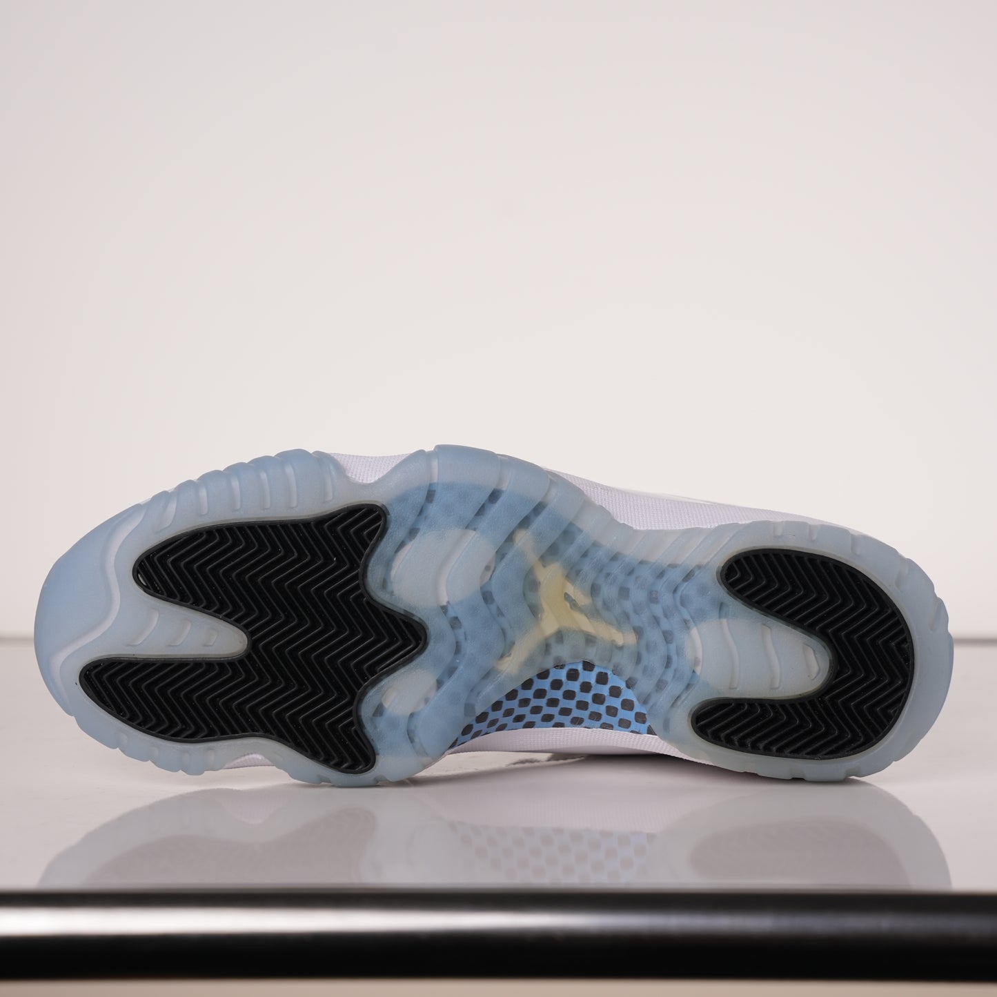 Air Jordan 11 Retro Legend Blue