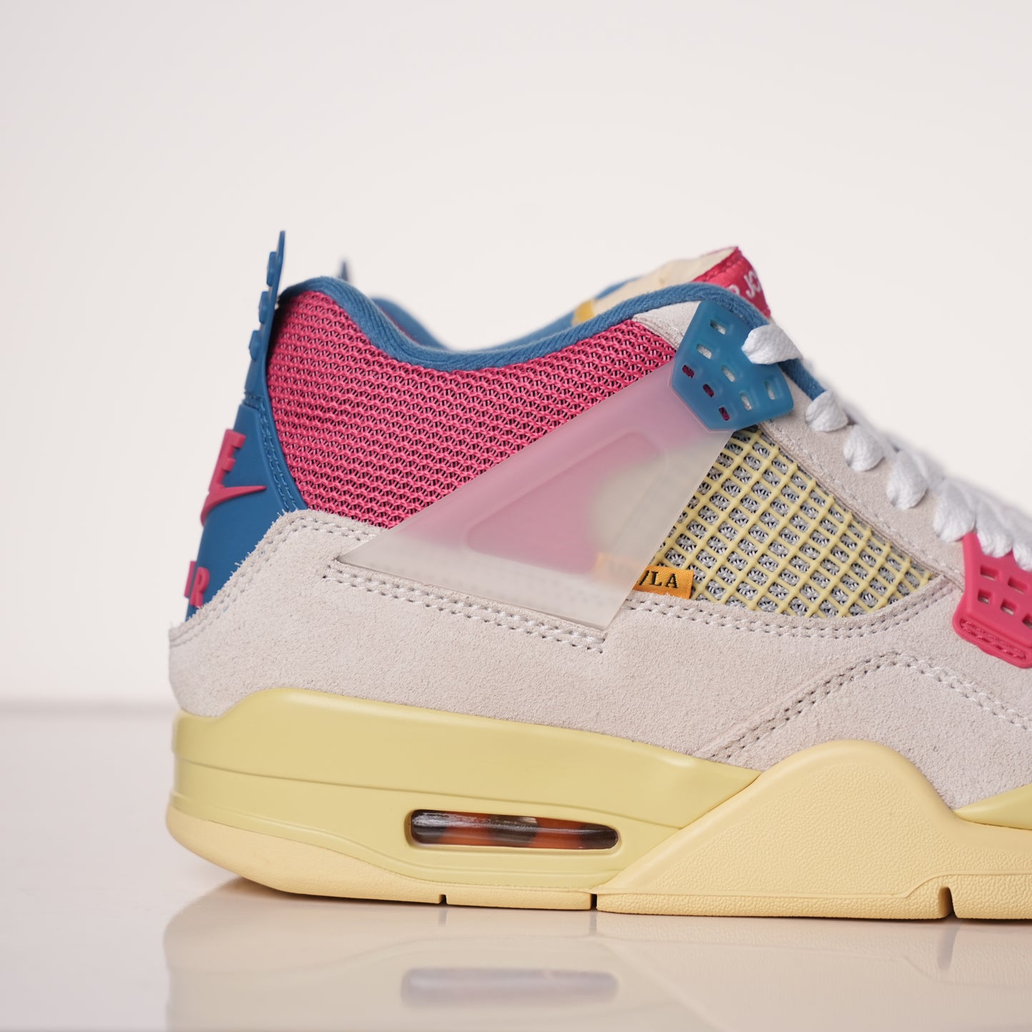 Air Jordan 4 Retro Union Guava Ice