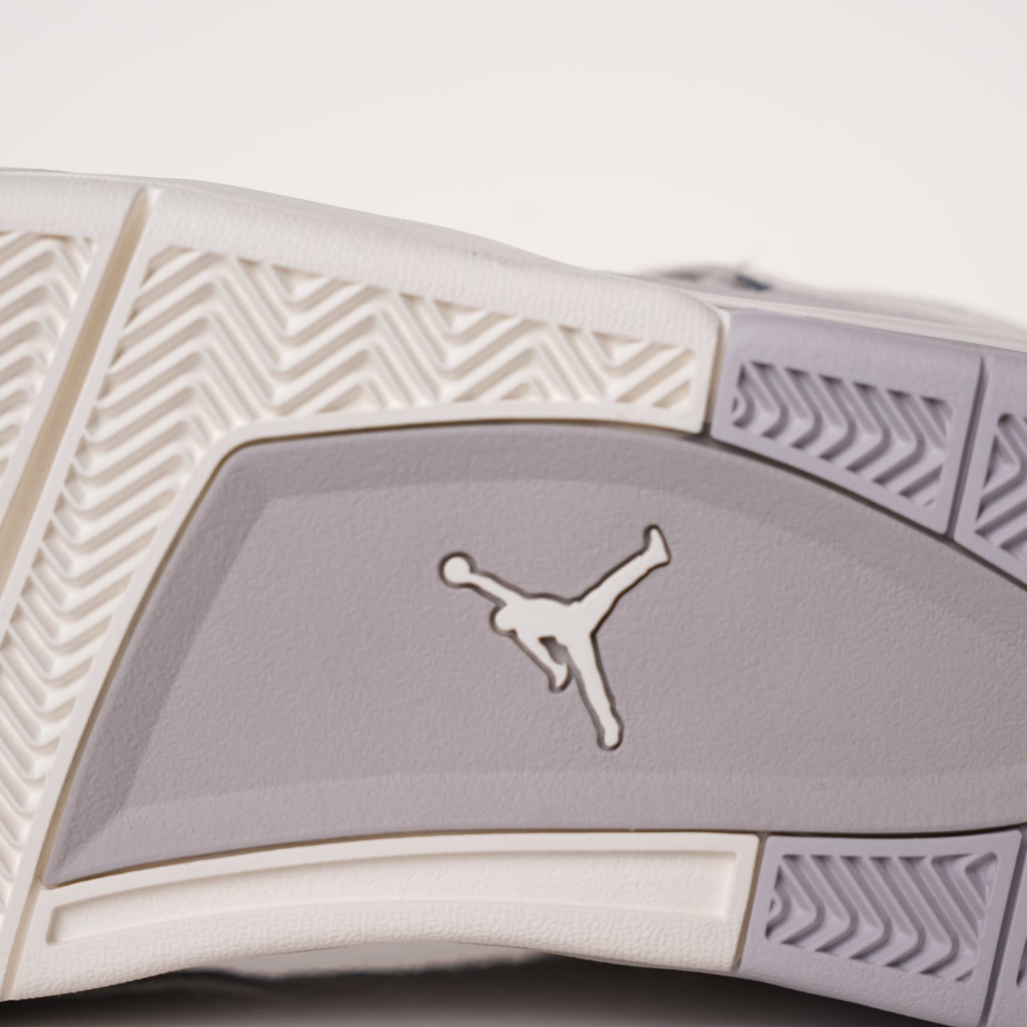 Air Jordan 4 WMNS Frozen Moments AQ9129-001