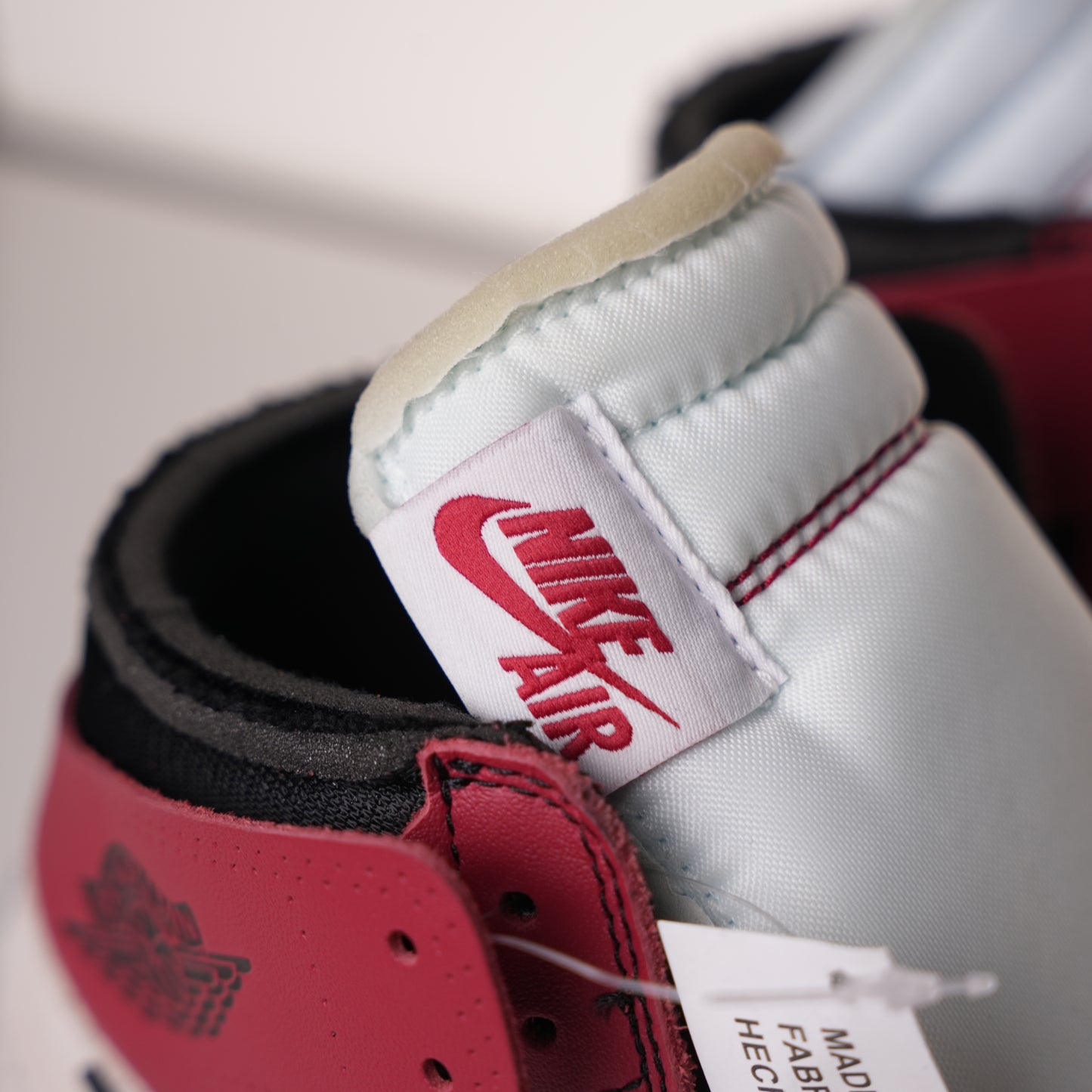 Air Jordan 1 Retro High Off-White Chicago