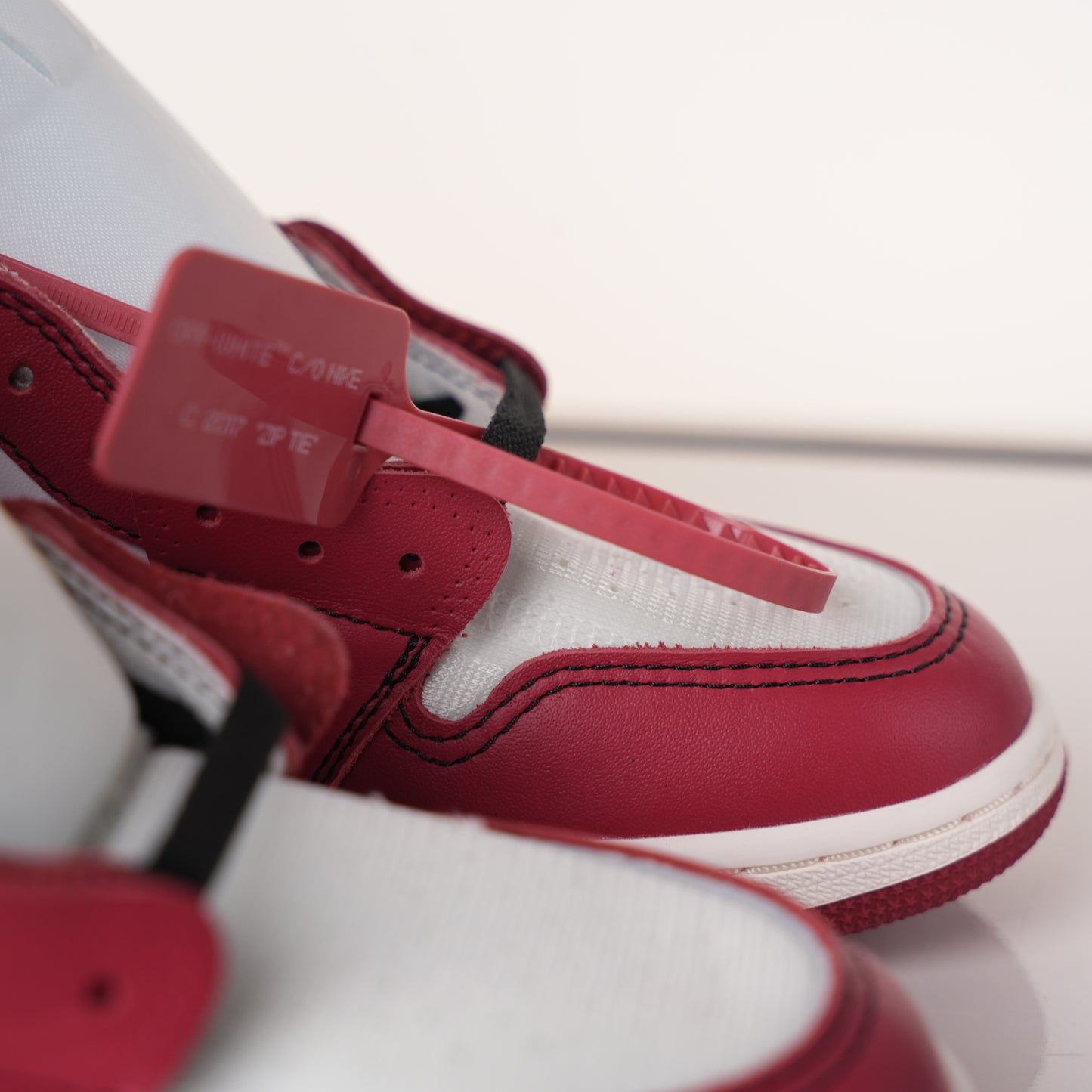 Air Jordan 1 Retro High Off-White Chicago