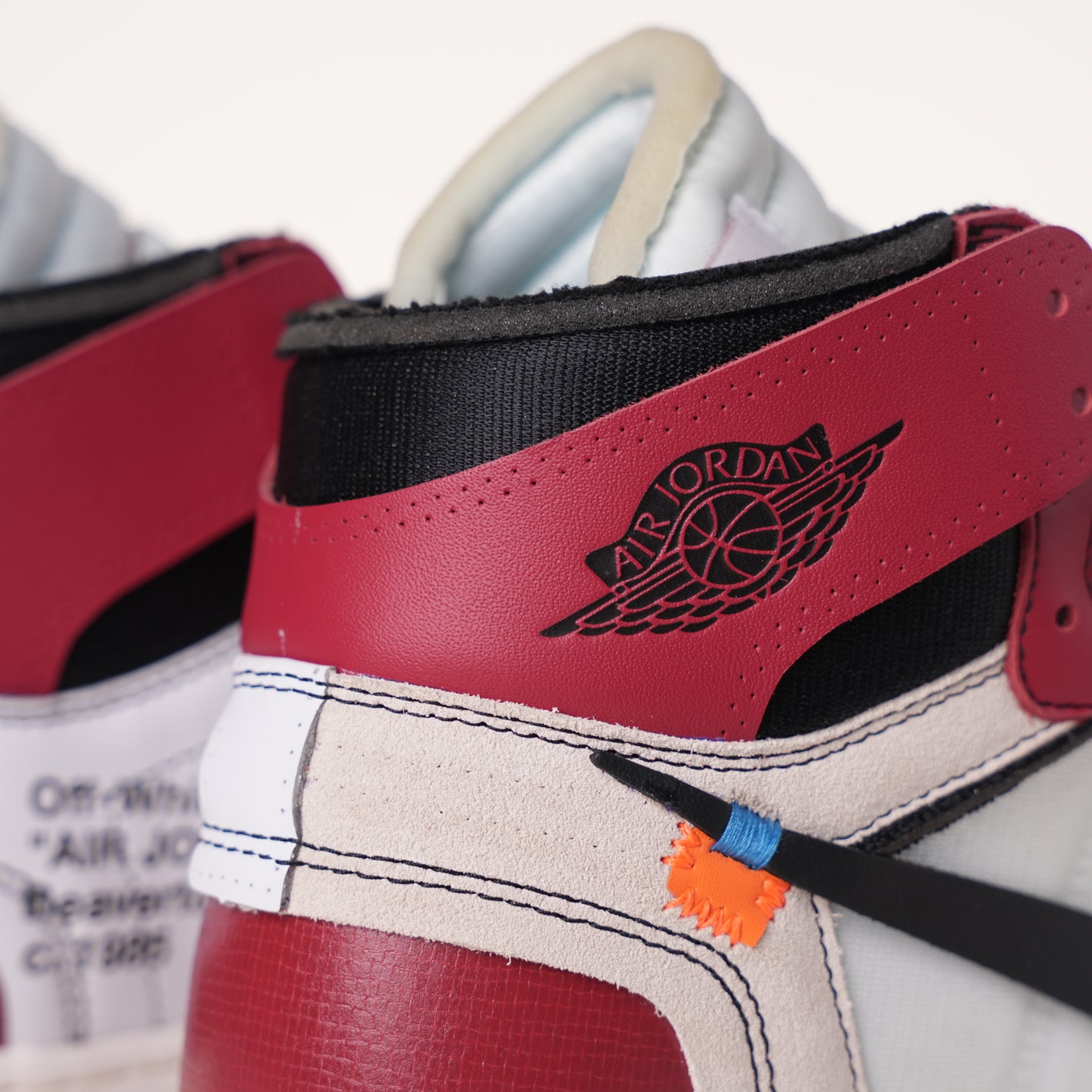 Air Jordan 1 Retro High Off-White Chicago