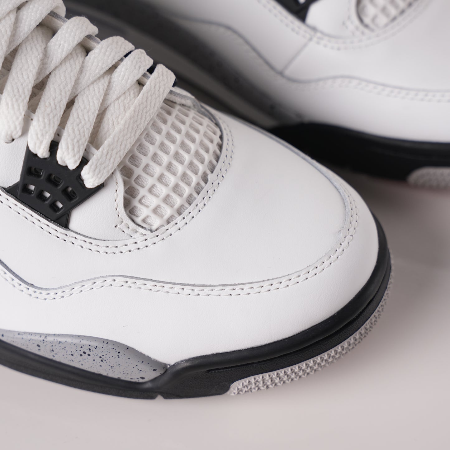Air Jordan 4 Retro White Cement