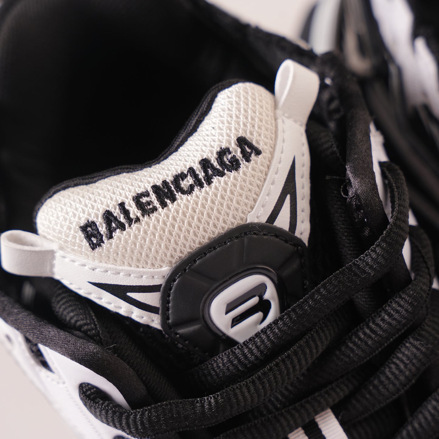 Balenciaga Runner Black and White 853225 WRNLD 9010
