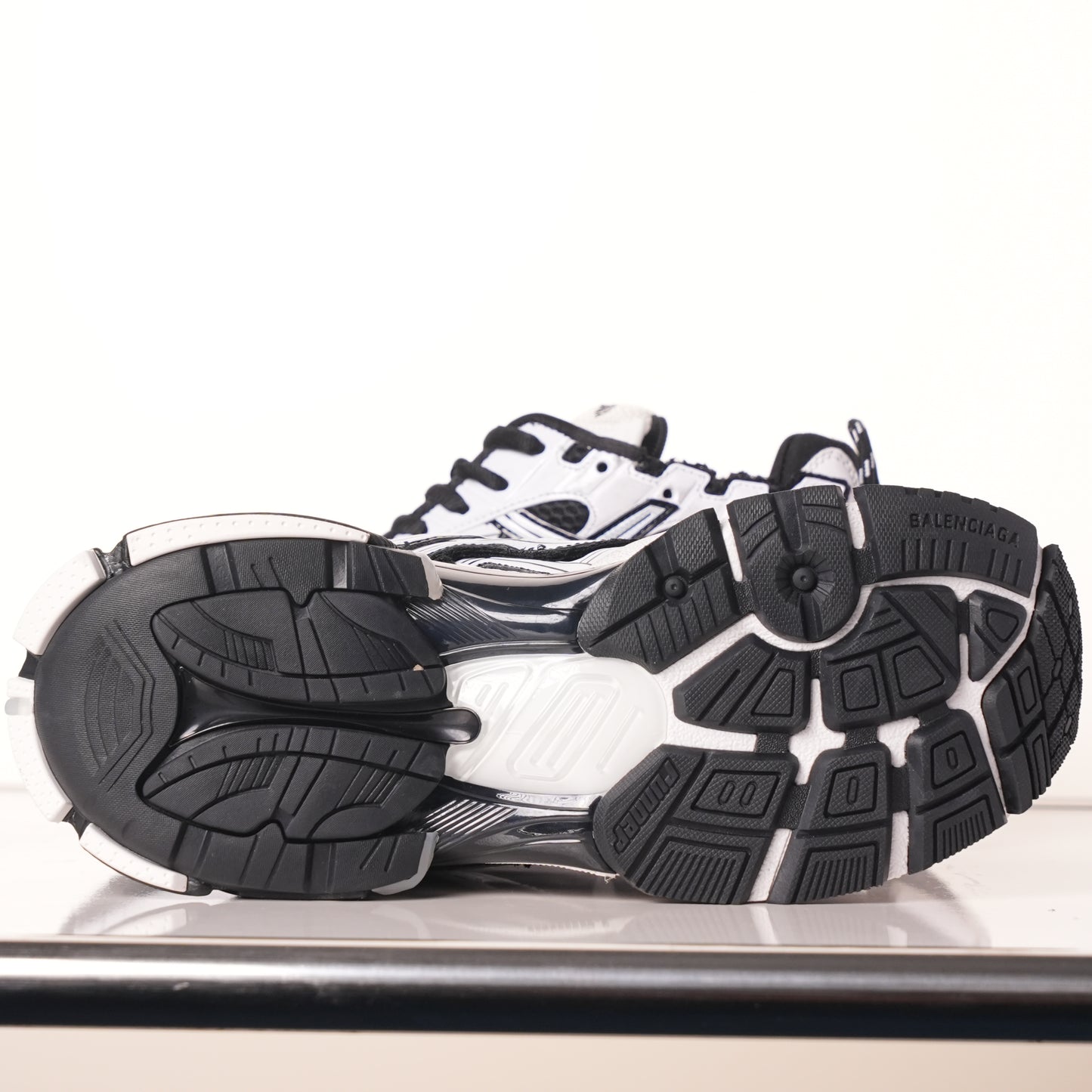 Balenciaga Runner Black and White 853225 WRNLD 9010