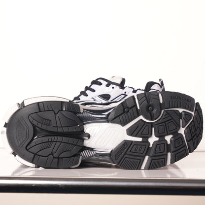 Balenciaga Runner Black and White 853225 WRNLD 9010