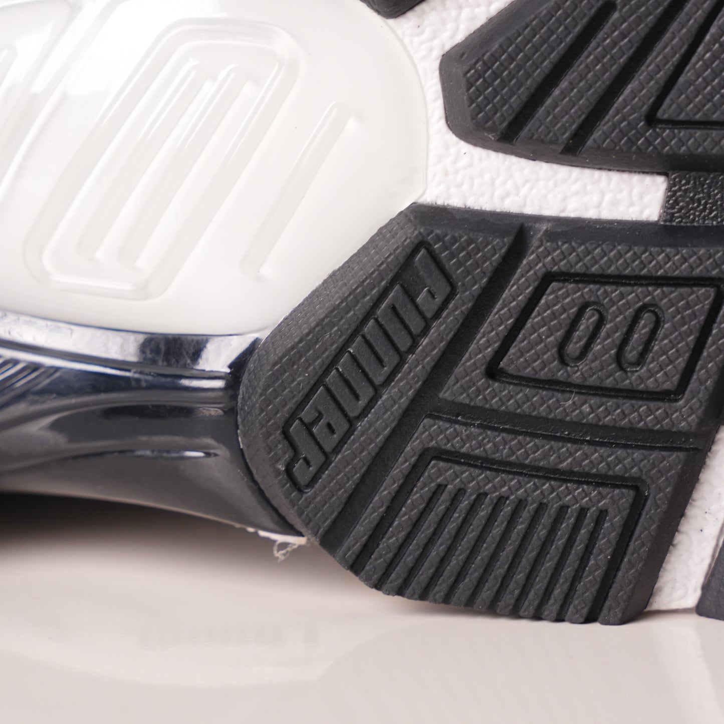 Balenciaga Runner Black and White 853225 WRNLD 9010