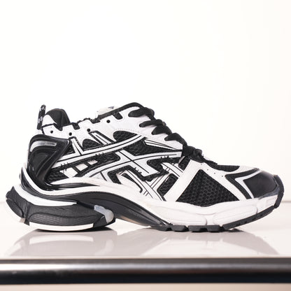 Balenciaga Runner Black and White 853225 WRNLD 9010
