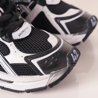 Balenciaga Runner Black and White 853225 WRNLD 9010