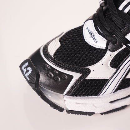 Balenciaga Runner Black and White 853225 WRNLD 9010