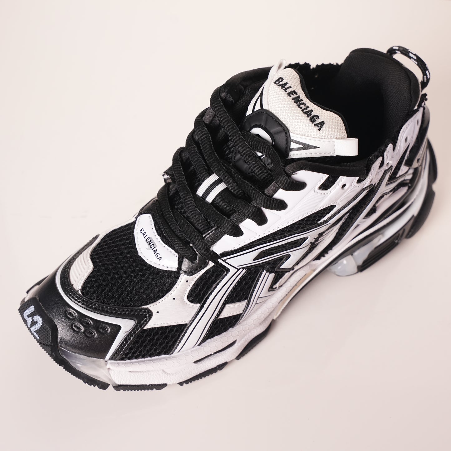 Balenciaga Runner Black and White 853225 WRNLD 9010
