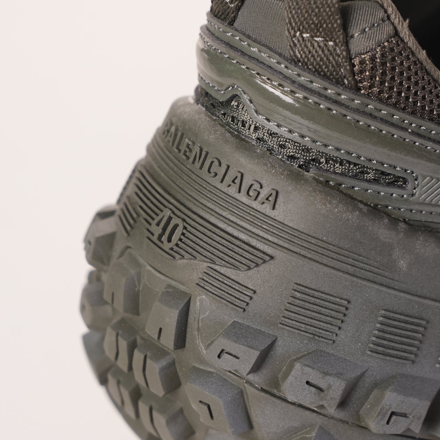 Balenciaga Defender Green 685613W2RA63000