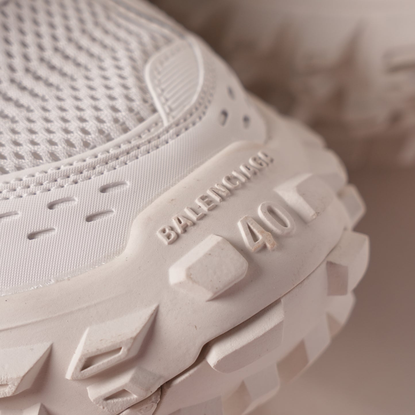 Balenciaga Defender All White 685611 W1RB3 1201