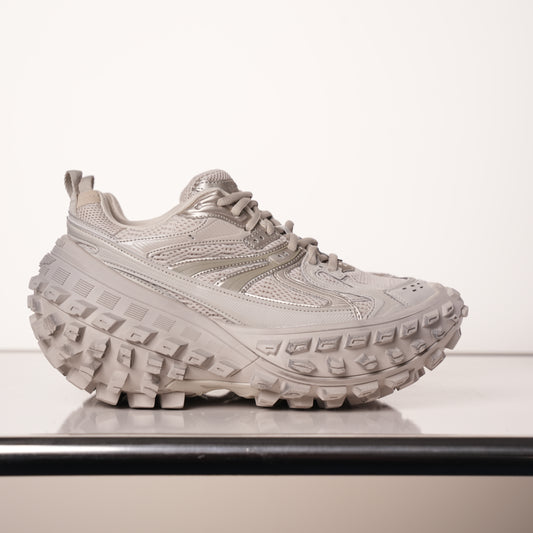Balenciaga Defender Beige 685611 W2RA6 9700