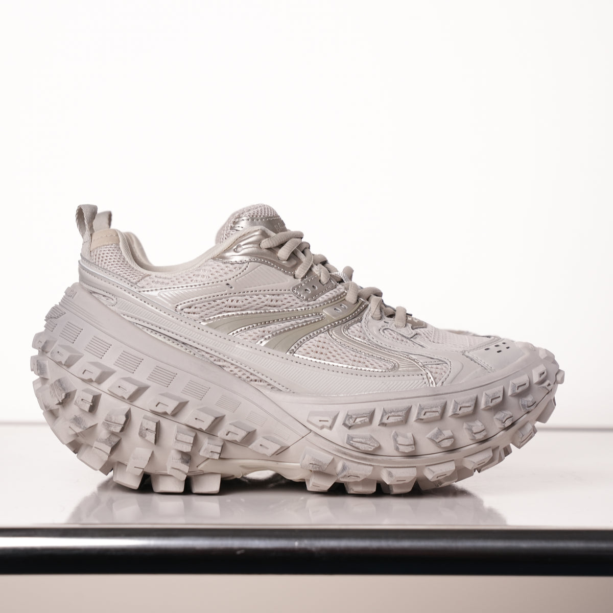 Balenciaga Defender Beige 685611 W2RA6 9700