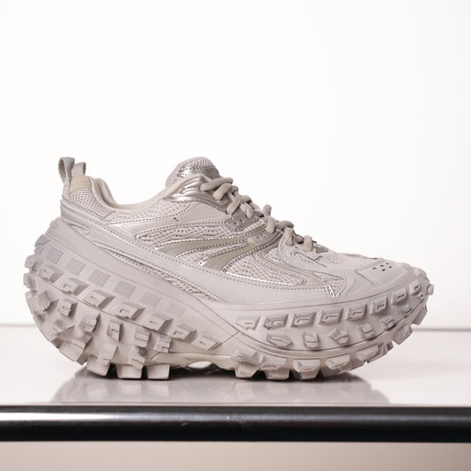 Balenciaga Defender Beige 685611 W2RA6 9700