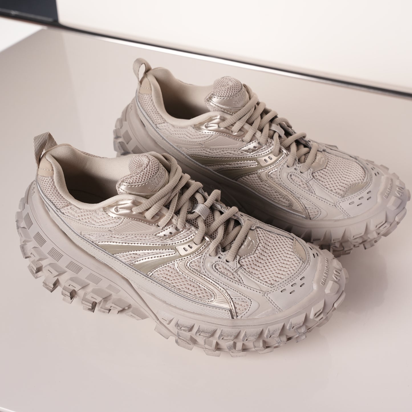 Balenciaga Defender Beige 685611 W2RA6 9700
