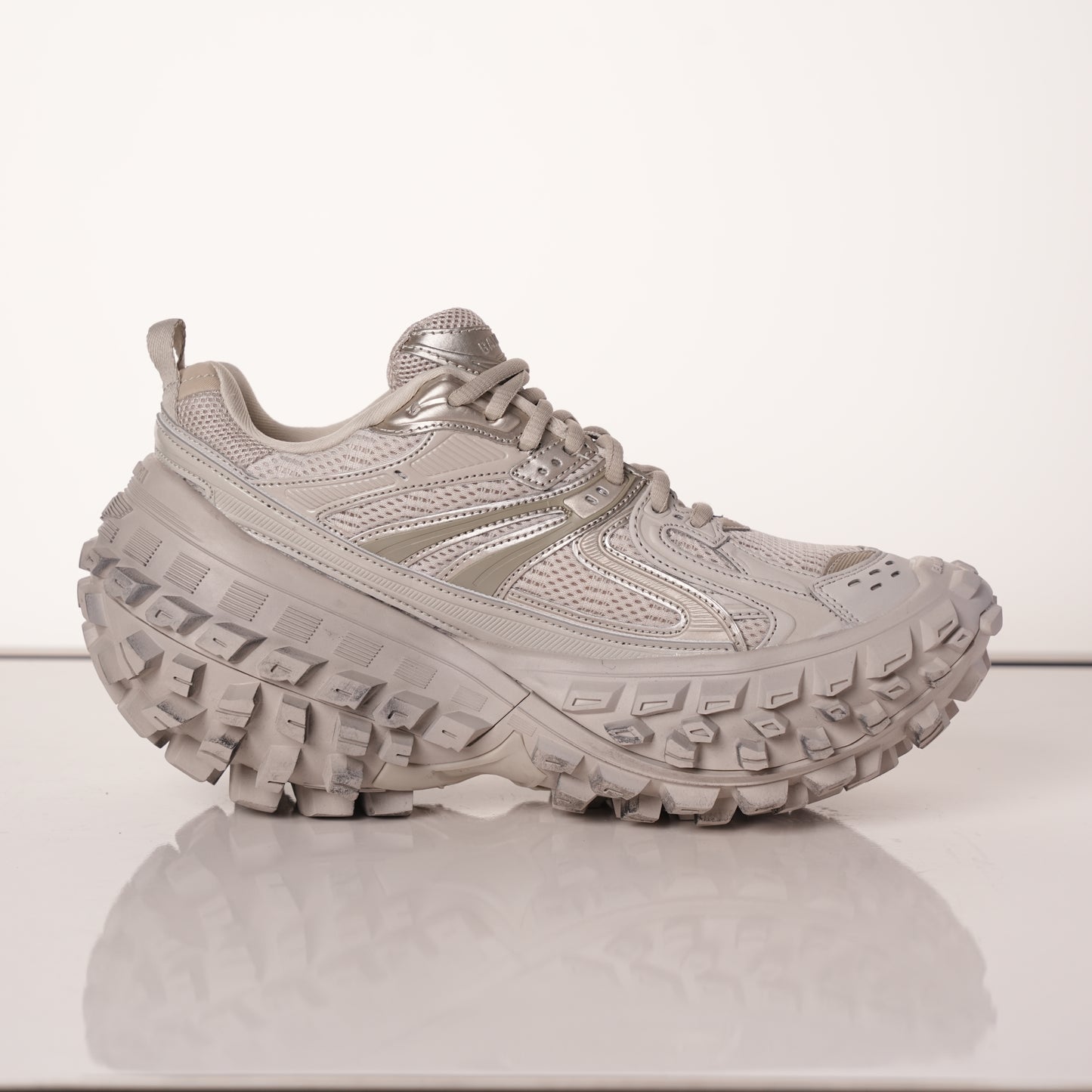 Balenciaga Defender Beige 685611 W2RA6 9700