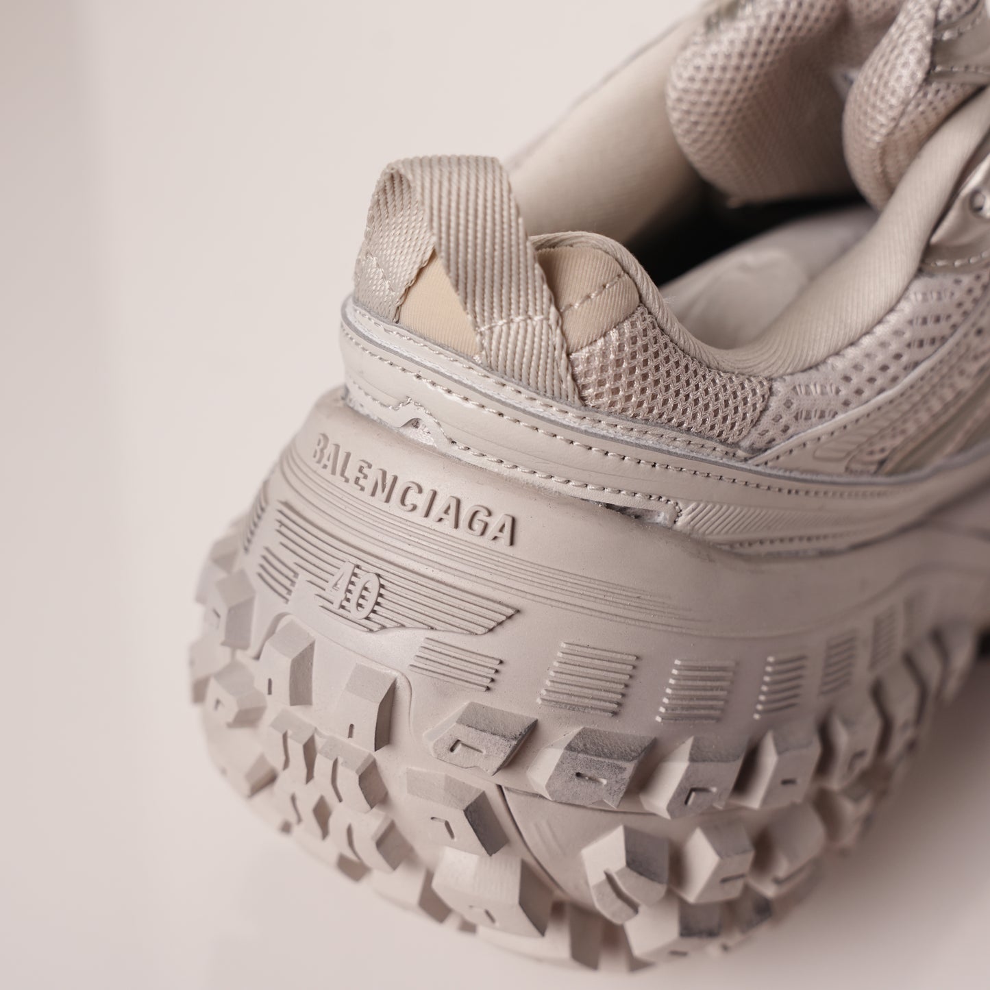 Balenciaga Defender Beige 685611 W2RA6 9700